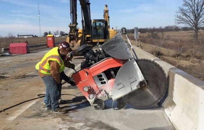 C:\Users\ASUS\Dropbox\NGỌC\KHOAN CẮT BÊ TÔNG HÙNG PHÁT\13b Khoan cắt bê tông\1-3\hình 1-3\02-Khoan-cat-be-tong-Can-Tho-2.jpg