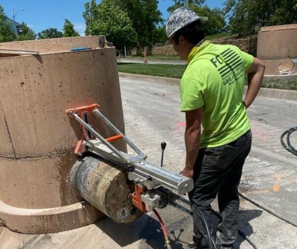 C:\Users\ASUS\Dropbox\NGỌC\KHOAN CẮT BÊ TÔNG HÙNG PHÁT\13b cắt bê-tông\Hình\13-cat-be-tong-Ca-Mau-1.jpg